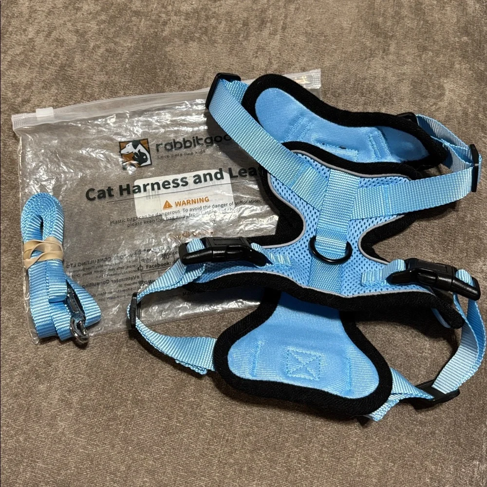 Rabbitgoo blue & black cat harness & leash, size medium, NIB.
